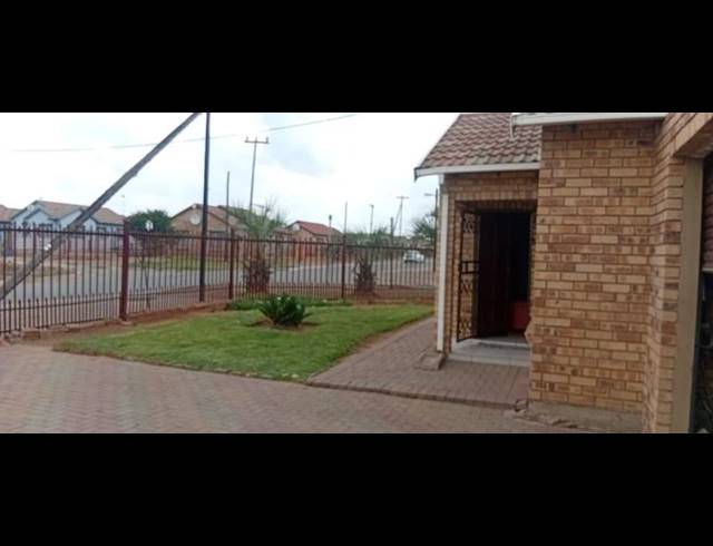 3 BEDROOM HOUSE FOR SALE IN PINEHAVEN